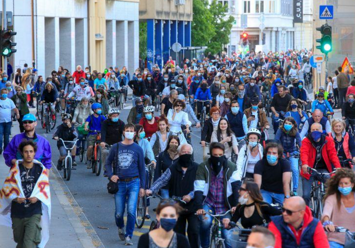 Slovenian cyclists stage anti-government coronavirus protest