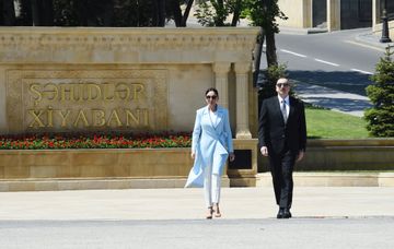 Prezident İlham Əliyev Həzi Aslanovun abidəsini ziyarət edib - FOTO - YENİLƏNİB