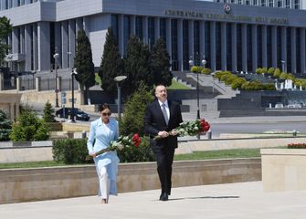 Prezident İlham Əliyev Həzi Aslanovun abidəsini ziyarət edib - FOTO - YENİLƏNİB