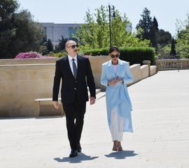 Prezident İlham Əliyev Həzi Aslanovun abidəsini ziyarət edib - FOTO - YENİLƏNİB