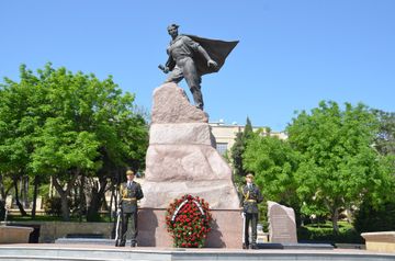 Bakıda Böyük Vətən müharibəsində həlak olanların xatirəsi yad edilib - FOTO