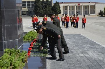 Bakıda Böyük Vətən müharibəsində həlak olanların xatirəsi yad edilib - FOTO