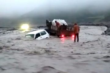 Qubada sel 2 avtomobili aparıb, 3 körpünü dağıdıb