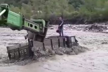Qubada sel 2 avtomobili aparıb, 3 körpünü dağıdıb