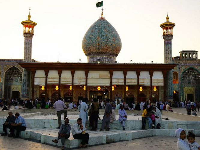 Рестораны и все мечети в Иране будут открыты после 25 мая