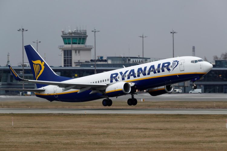 Ryanair to recommend face masks on board, ban toilet queues
