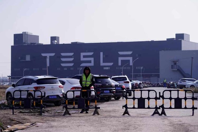 Tesla starts building Long Range Model 3 cars at China plant