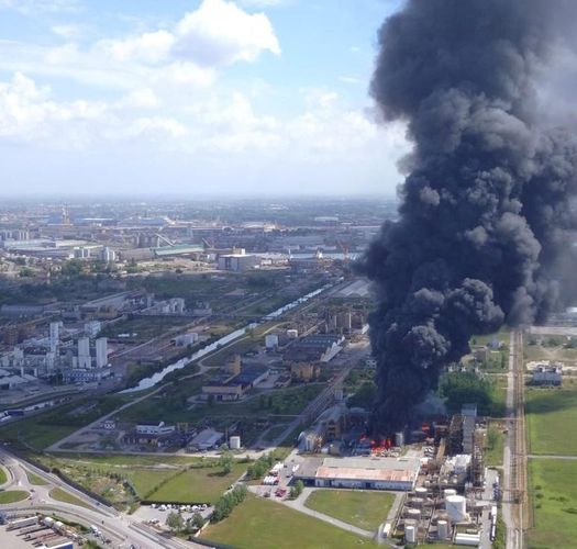 Blast hits chemical plant near Italian city of Venice