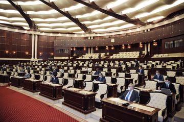 Milli Məclisdə bəzi seçki dairələrini təmsil edən deputatların köməkçiləri ilə görüş keçirilib   