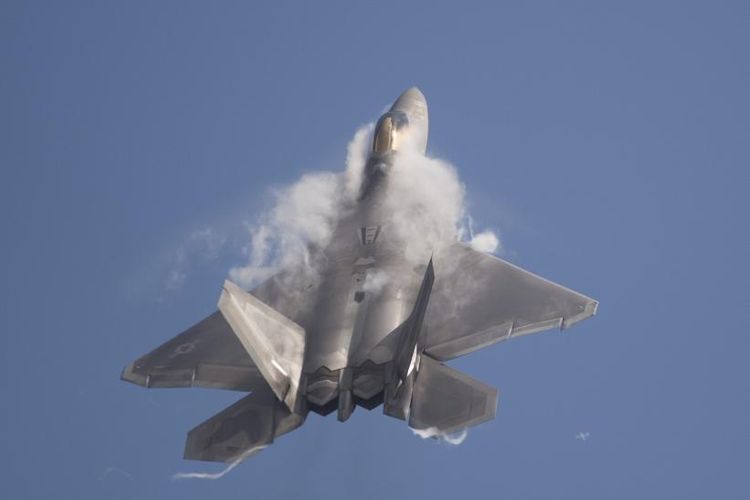 ABŞ-da F-22 qırıcısı aviabaza yaxınlığında qəzaya uğrayıb