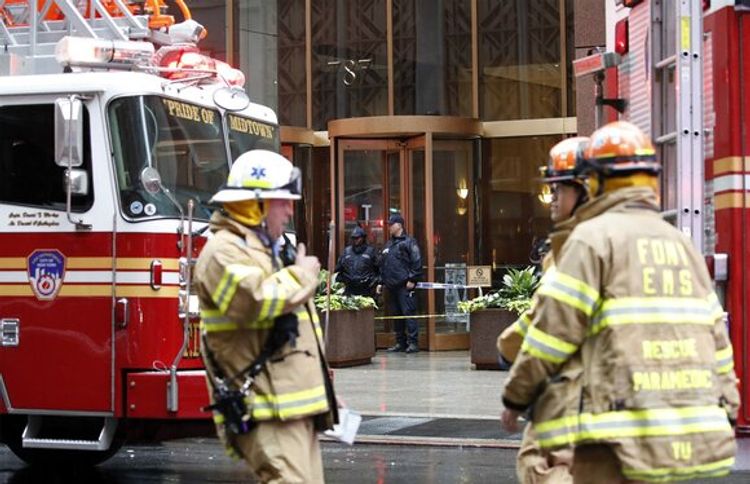 В Лос-Анджелесе 10 пожарных тяжело пострадали при тушении огня