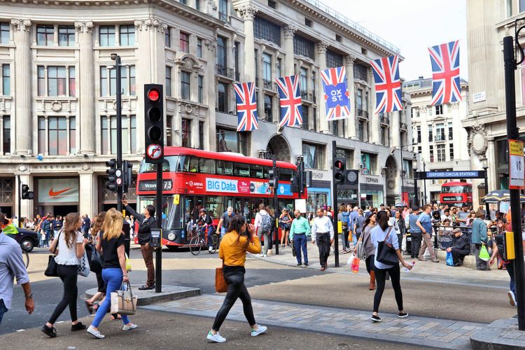 Böyük Britaniyada inflyasiya dördillik minimuma enib