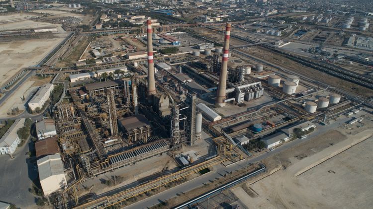 Azerbaijan increases oil refinery 