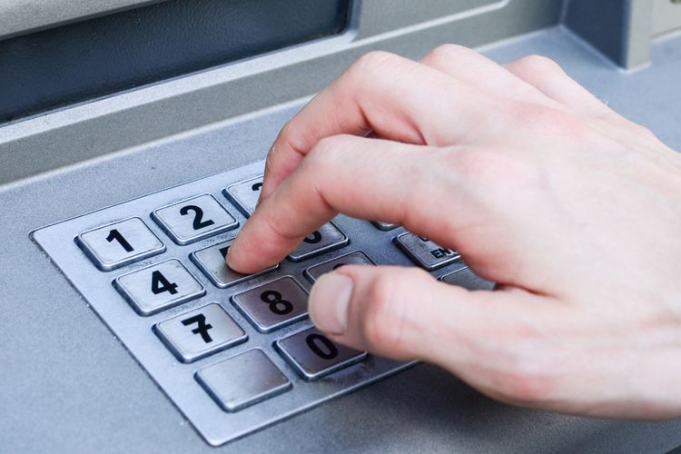 В Гёйчае похищены деньги с банковских счетов 6 человек