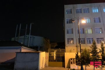 Bakıda külək Neftçilər xəstəxanasının dam örtüyünün bir hissəsini uçurub - FOTO