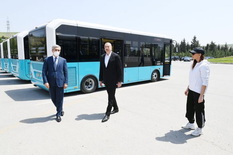 Президент Ильхам Алиев ознакомился с выделенными для Шамахинского района транспортными средствами и спецтехникой - ОБНОВЛЕНО