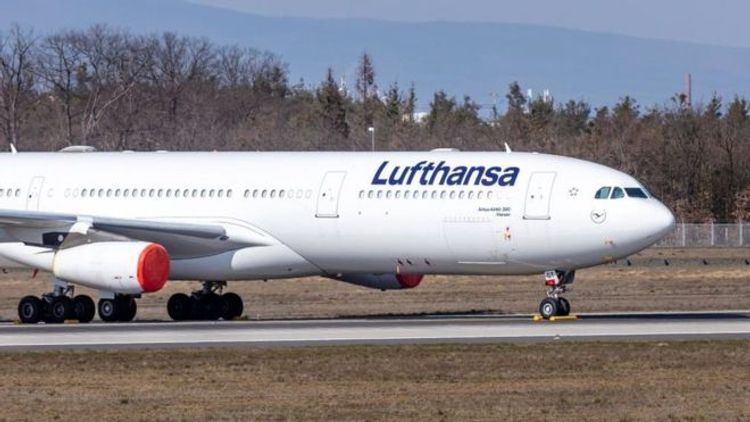 Lufthansa agrees €9bn rescue deal with Germany