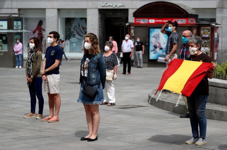 Spain declares 10-day official mourning for coronavirus victims