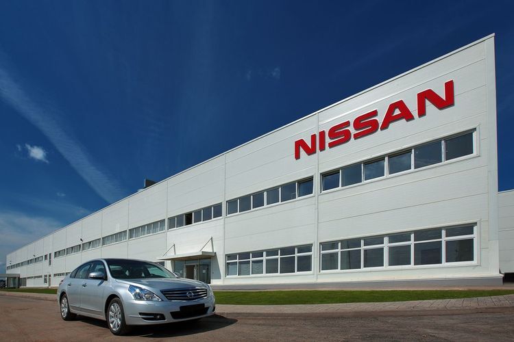 Nissan временно закрывает свой завод в Петербурге