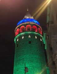 İstanbulun 3 körpüsü Azərbaycan Bayrağının rənglərinə uyğun işıqlandırılıb - FOTO