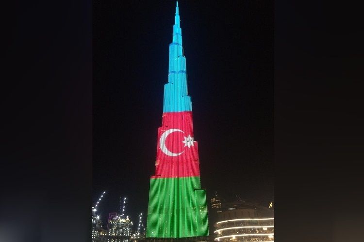 Dünyanın ən uca binası üzərində Azərbaycan bayrağı proyeksiya olunub - FOTO - VİDEO