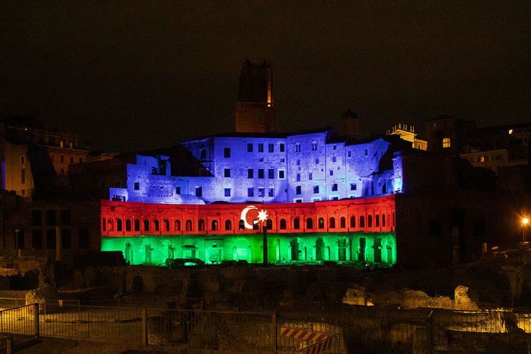 В Риме на комплексе «Mercati di Traiano» спроецирован флаг Азербайджана 