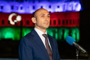 Qədim Romanın “Mercati di Traiano” abidə kompleksi Azərbaycan bayrağının rəngləri ilə işıqlandırılıb 