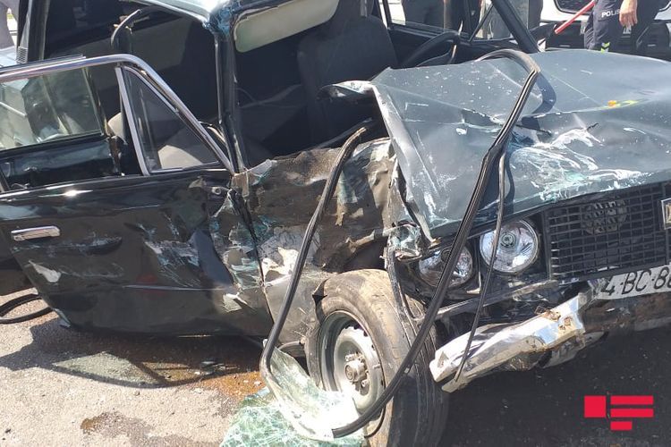 В Ширване столкнулись легковой автомобиль и микроавтобус, есть погибший и пострадавшие - ФОТО - ОБНОВЛЕНО