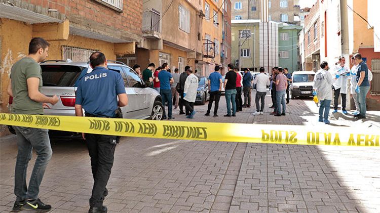 Türkiyədə bir polis şəhid olub