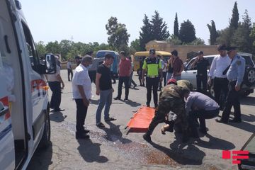 Şirvanda minik avtomobili mikroavtobusla toqquşub, ölən və xəsarət alan var - FOTO - YENİLƏNİB