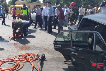 Şirvanda minik avtomobili mikroavtobusla toqquşub, ölən və xəsarət alan var - FOTO - YENİLƏNİB