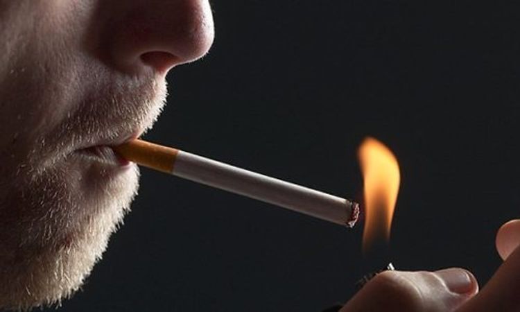 TƏBİB: Курильщики более подвержены риску заражения коронавирусом