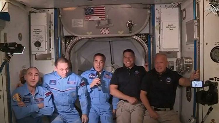 Экипаж Crew Dragon перешел на МКС - ОБНОВЛЕНО - ВИДЕО