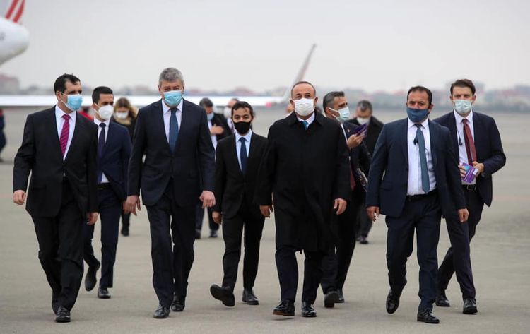 Министр иностранных дел Турции Мевлют Чавушоглу прибыл в Азербайджан
