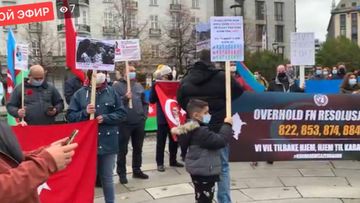 Osloda yaşayan azərbaycanlılar Parlament binası qarşısında aksiya keçirib - FOTO