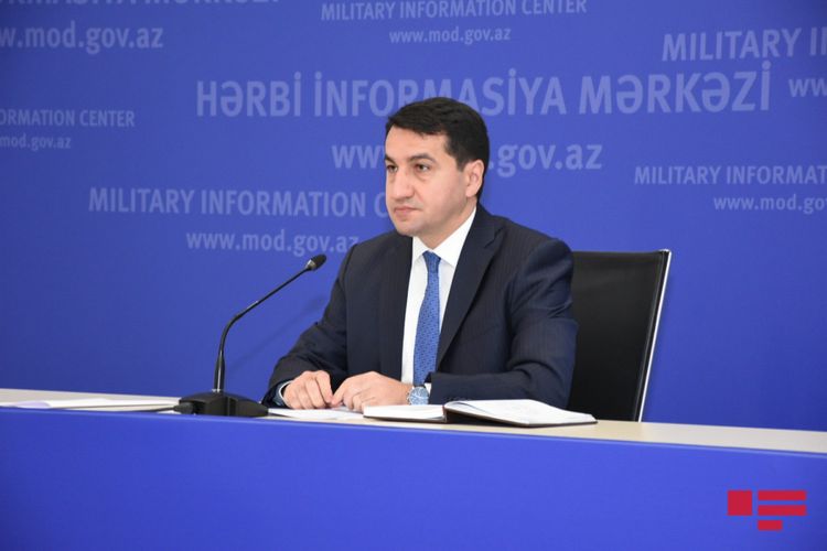 Hikmət Hacıyev: "Azərbaycan Ordusu mülki insanlarla müharibə aparmır"