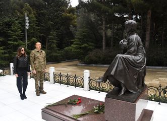 Azərbaycan Prezidenti İlham Əliyev və birinci xanım Mehriban Əliyeva Fəxri xiyabanda və Şəhidlər xiyabanında olublar - YENİLƏNİB