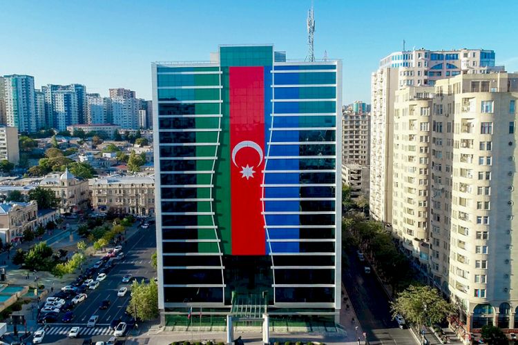 ƏƏSMN-nin binası Azərbaycan bayrağına bürünüb