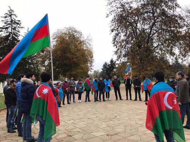 Moldovada yaşayan azərbaycanlılar Dövlət Bayraq Gününü qeyd ediblər - FOTO
