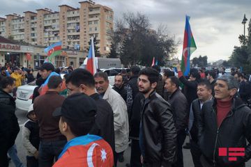 Bakı sakinləri tarixi zəfəri qeyd edir - VİDEO