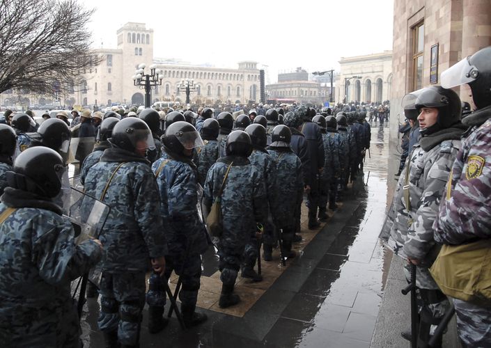 На митинге в Ереване задержали около 130 человек