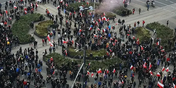 В Варшаве полиция применила оружие на марше националистов