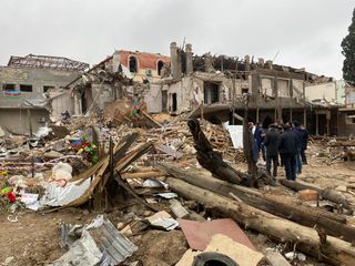 Qazaxıstanlı politoloq, ekspert və jurnalistlərdən ibarət qrup Gəncə və Bərdədə olub - FOTO