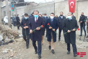 İƏT Gənclər Forumunun nümayəndələri Gəncədə Ermənistanın raket atdığı əraziyə baş çəkiblər