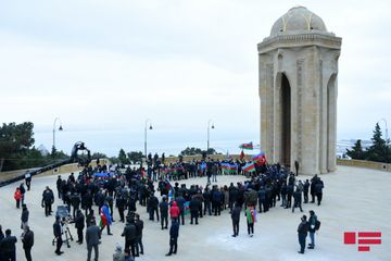 Bir qrup Ağdam sakini Şəhidlər Xiyabanını ziyarət edib  - FOTO