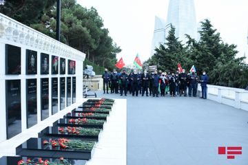 Bir qrup Ağdam sakini Şəhidlər Xiyabanını ziyarət edib  - FOTO