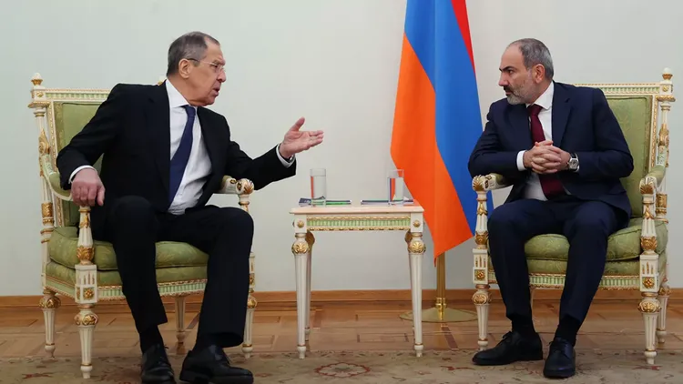 XİN Lavrovun Ermənistandakı görüşlərində Rusiya bayrağının olmamasına aydınlıq gətirib