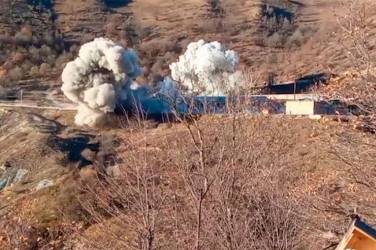 Armenian servicemen blew up military unit building while leaving Kalbajar - VIDEO