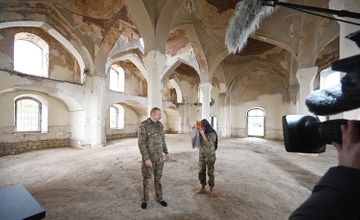 Президент Ильхам Алиев подарил Агдамской мечети привезенный из Мекки Коран