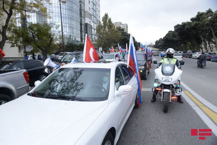 В Баку состоялся автопробег по случаю освобождения Кяльбаджара 
